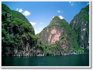 Longqing Gorge Day Tour